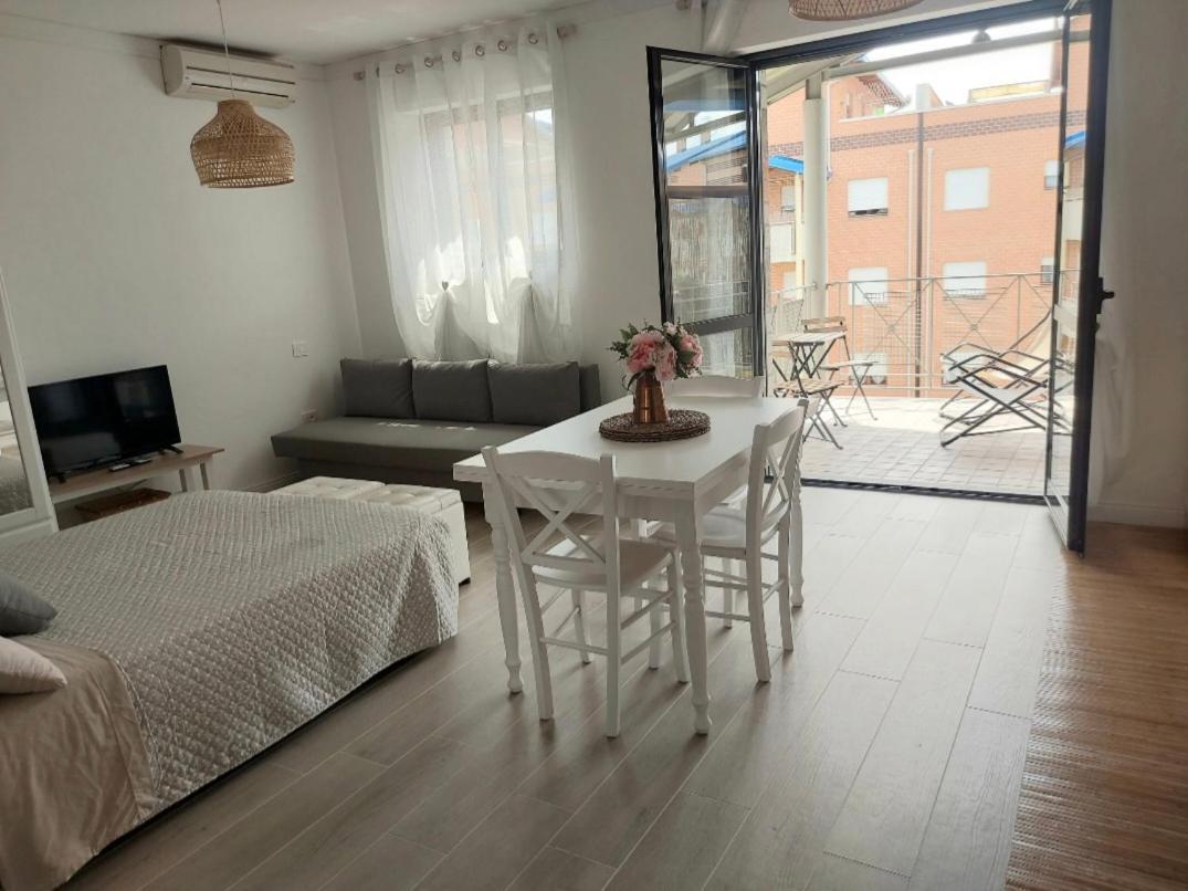 Incantevole Appartamento Monolocale Alba 2 Kültér fotó